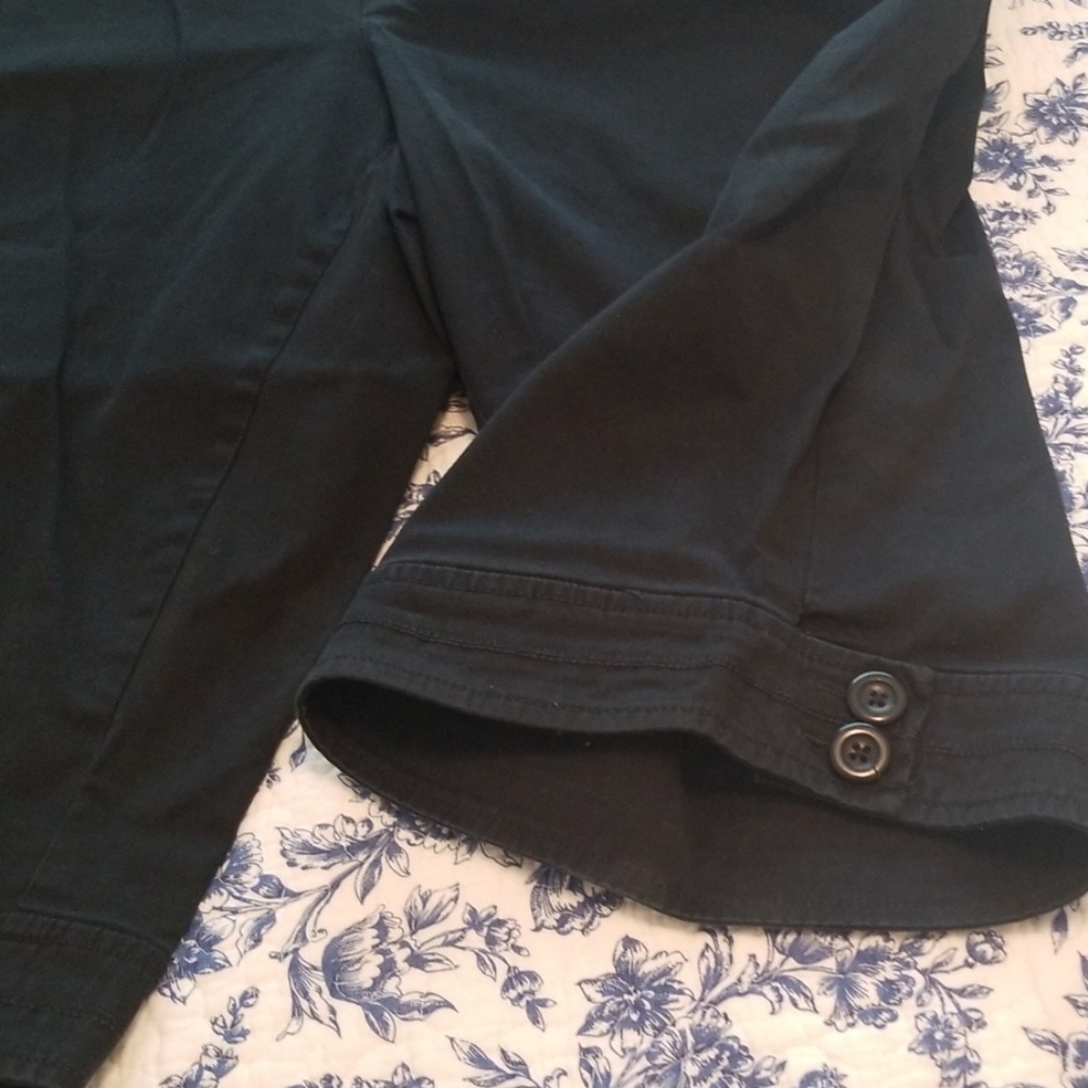 Shorts - Picture 3 of 4